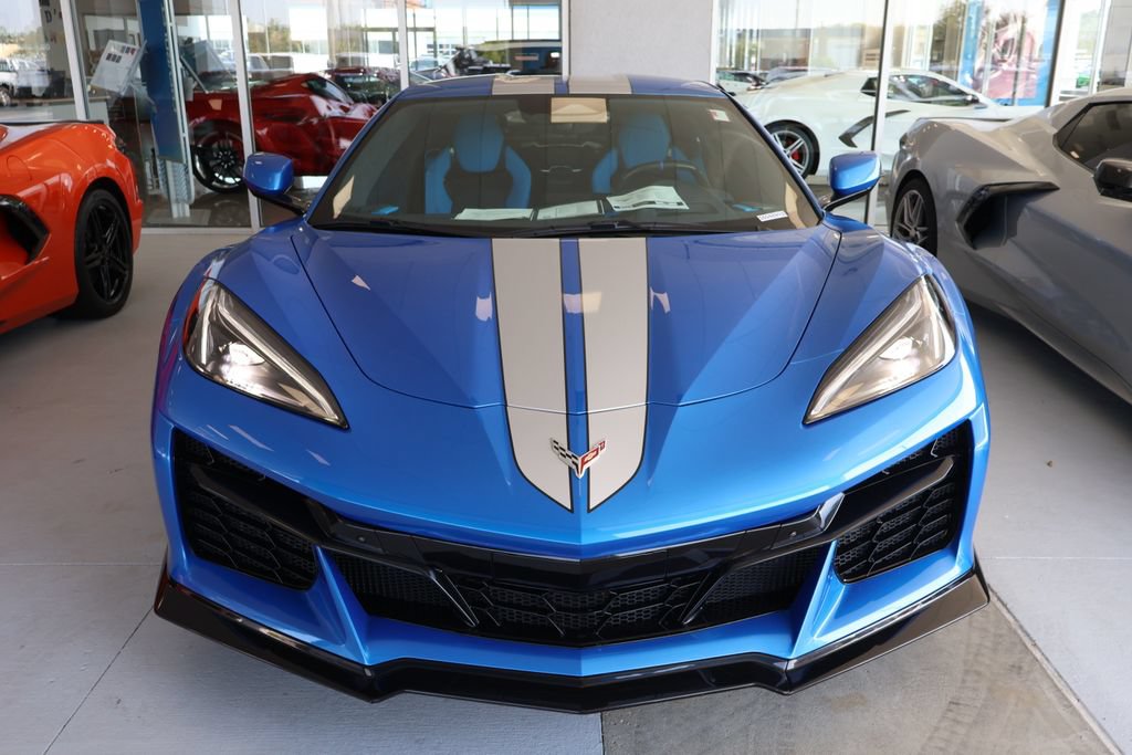 Used 2025 Chevrolet Corvette Z06 w/ Chrome Exterior Badge Package RWD image 2