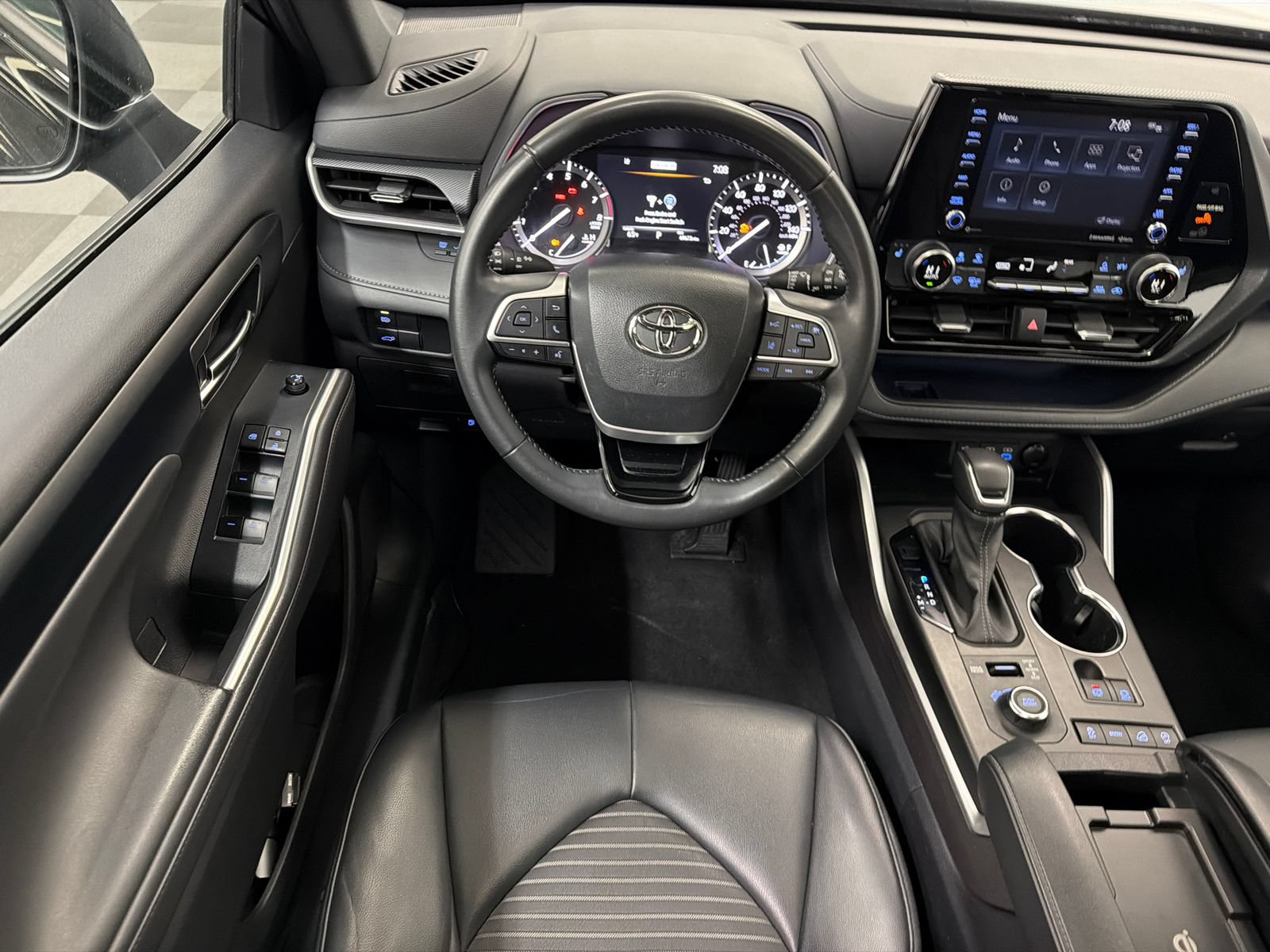 Used 2022 Toyota Highlander XSE AWD/4WD image 22