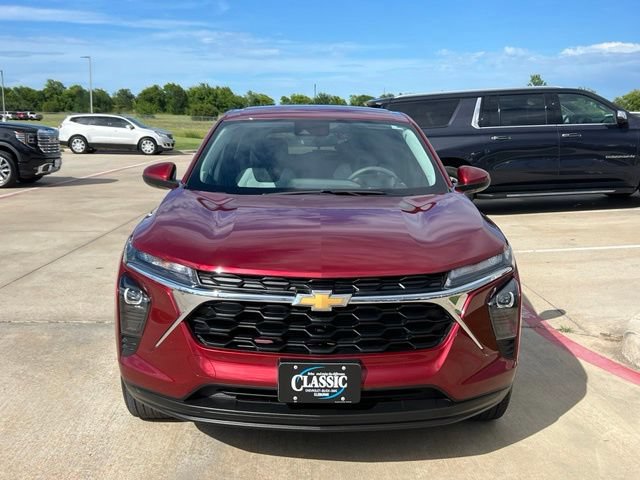 Used 2025 Chevrolet Trax LS w/ LS Convenience Package FWD image 2