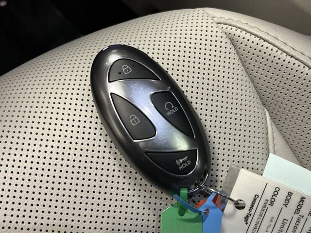 Used 2025 Hyundai Tucson Limited image 30