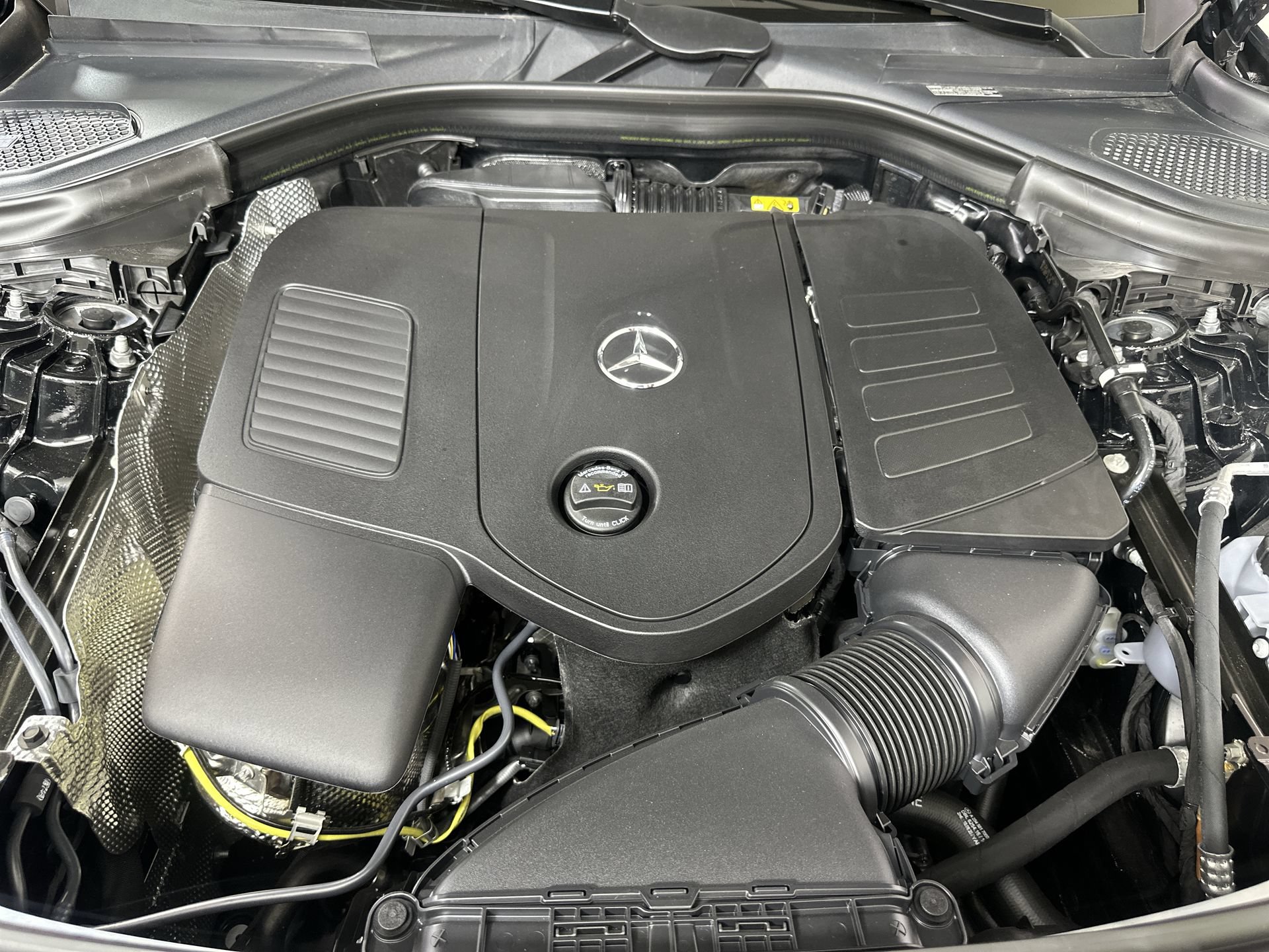 Used 2025 Mercedes-Benz GLC 350e 4MATIC image 25