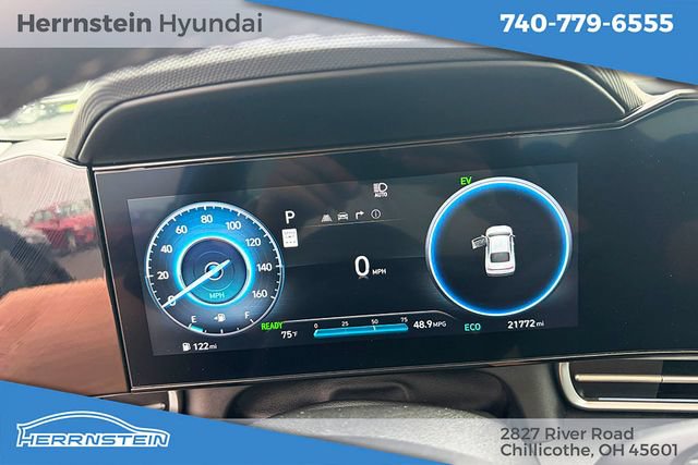 Used 2025 Hyundai Elantra Limited FWD image 12