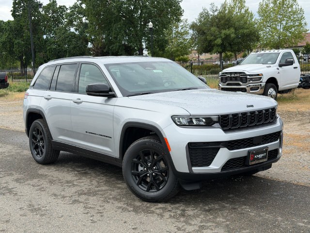 New 2026 Jeep Grand Cherokee Altitude AWD/4WD image 2