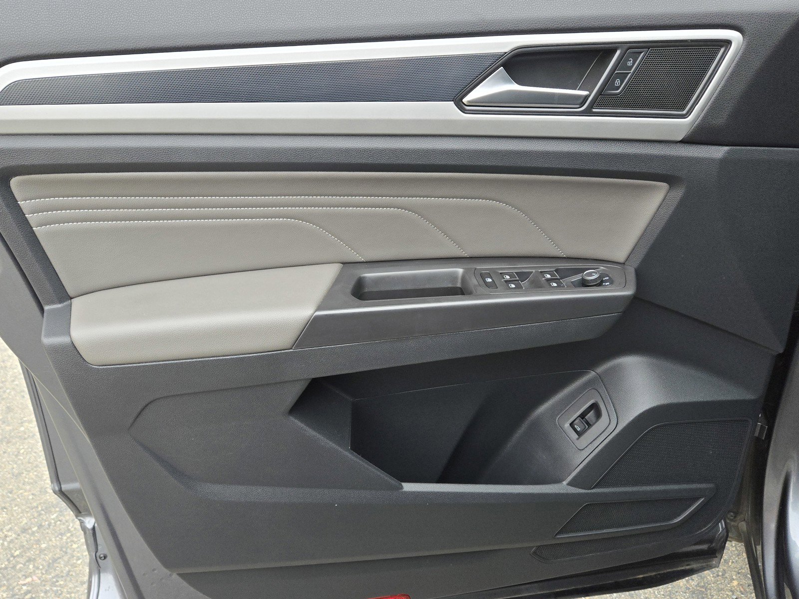 Used 2022 Volkswagen Atlas SEL R-Line image 19