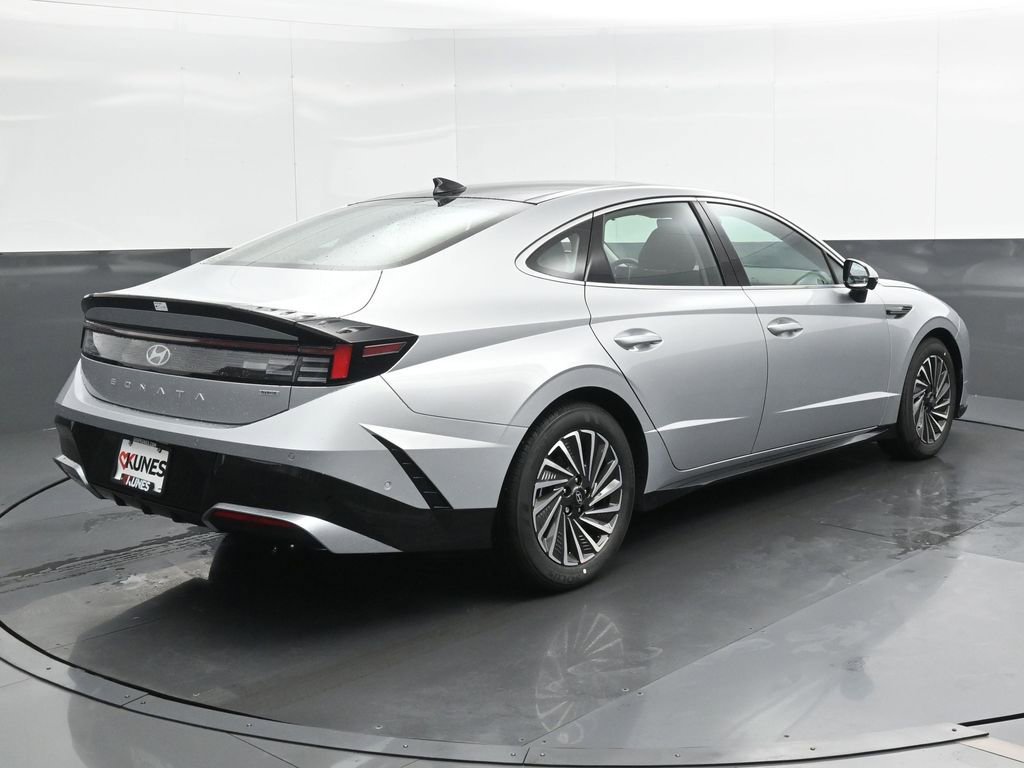 Certified 2025 Hyundai Sonata Limited image 3