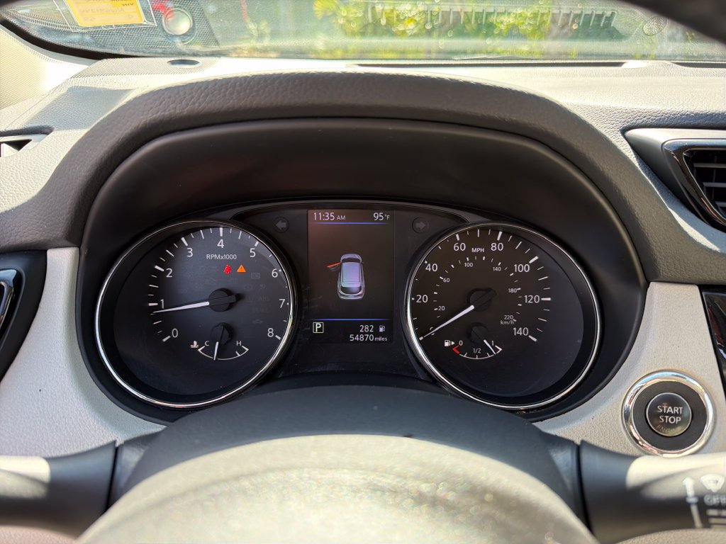 Used 2022 Nissan Rogue Sport SV w/ Technology Package FWD image 23
