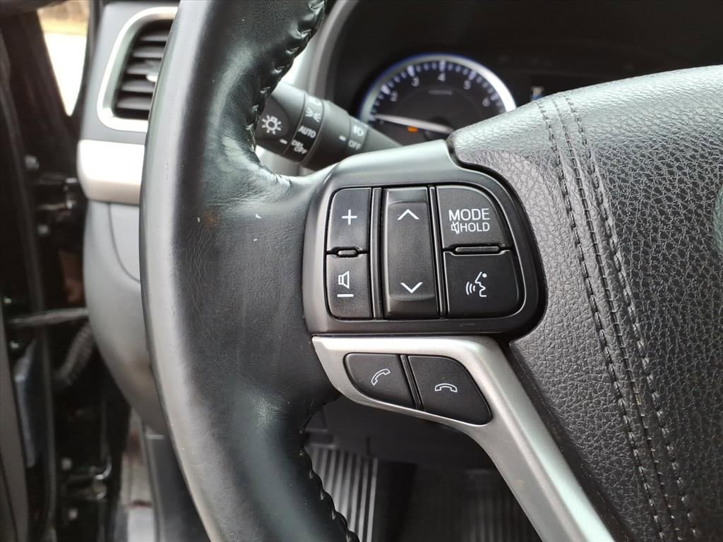 Used 2017 Toyota Highlander XLE image 19