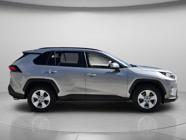 Used 2020 Toyota RAV4 XLE w/ Convenience Package FWD image 7