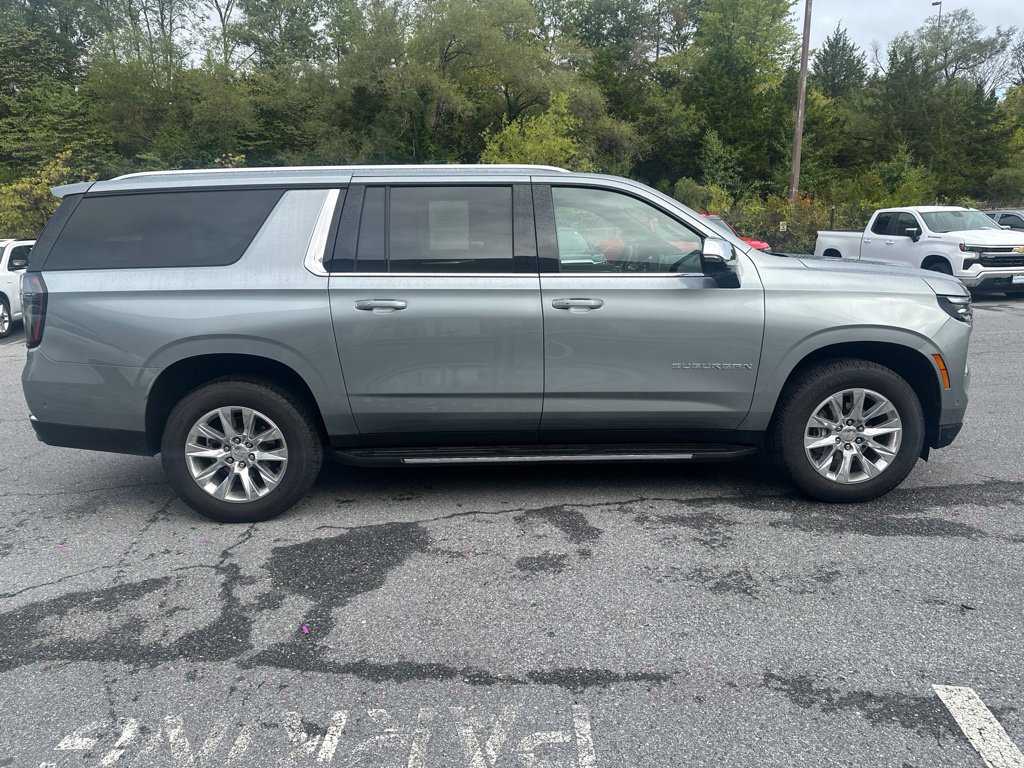 Used 2025 Chevrolet Suburban Premier AWD/4WD image 4