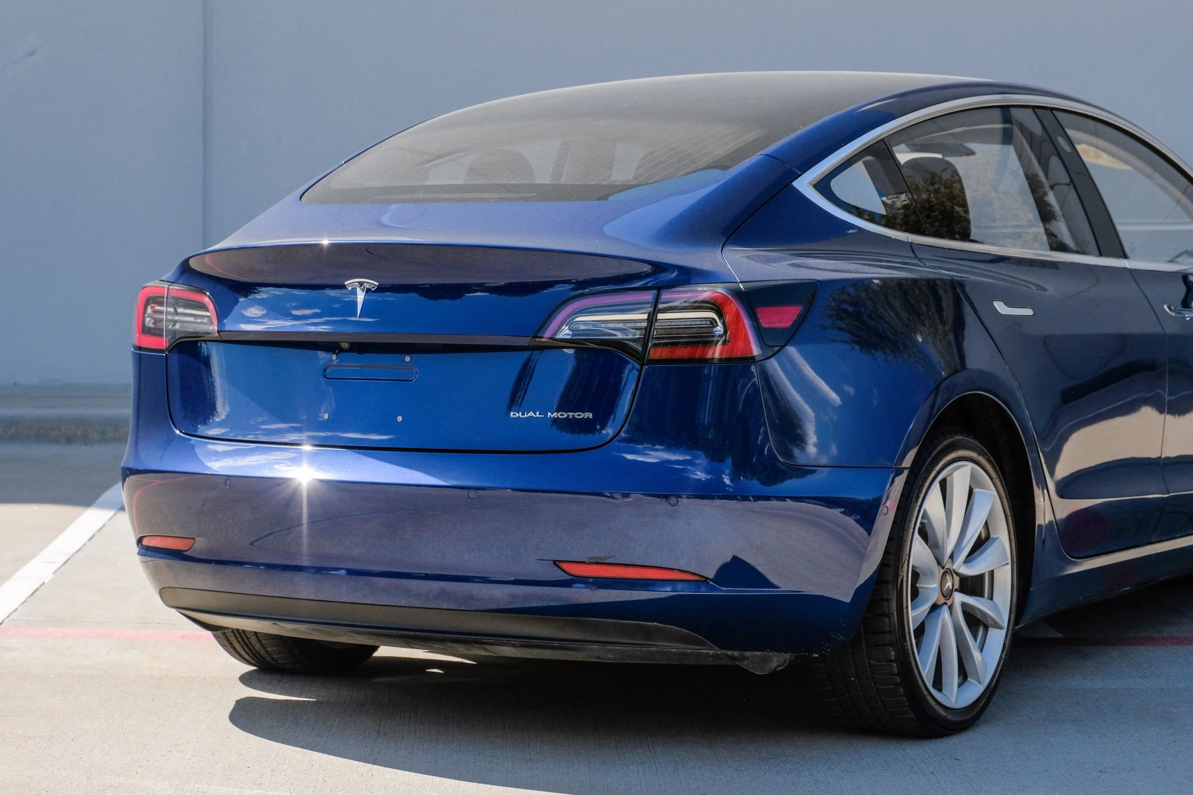 Used 2018 Tesla Model 3 Long Range image 3