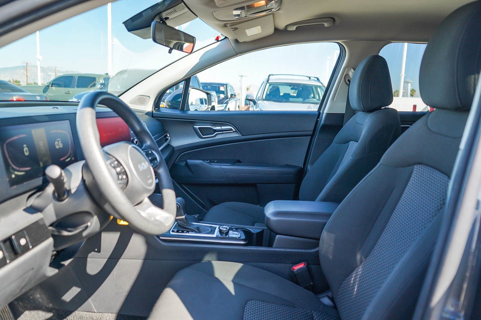 Used 2024 Kia Sportage LX image 16