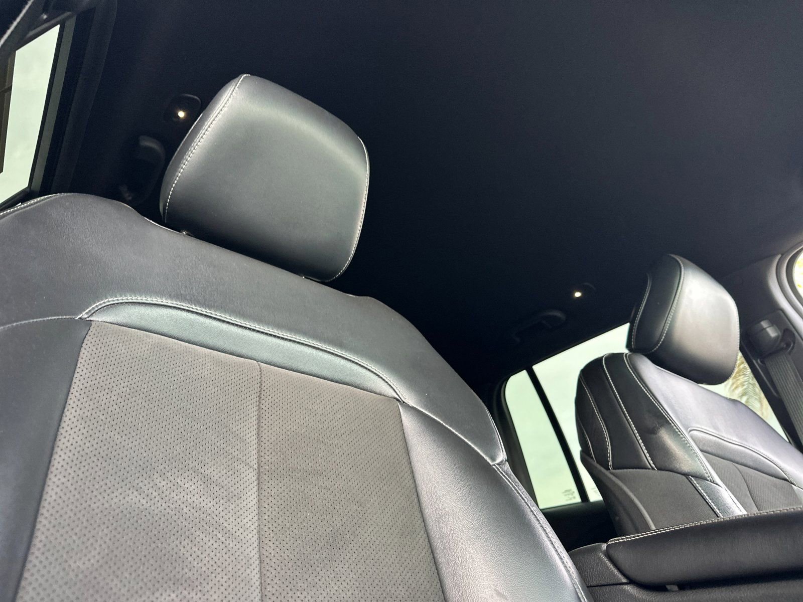 Used 2023 Jeep Grand Cherokee Altitude image 16