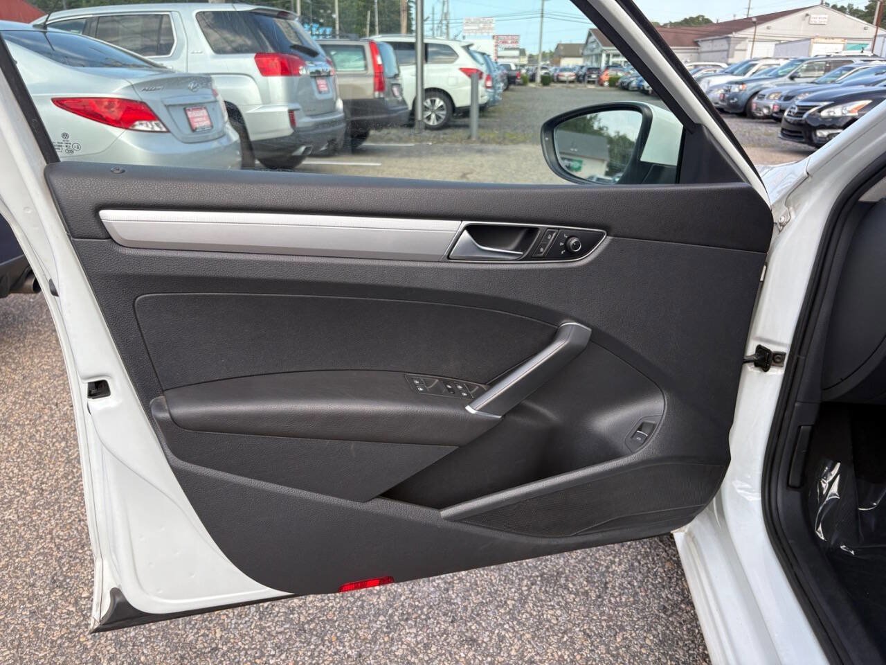 Used 2017 Volkswagen Passat 1.8T S image 17