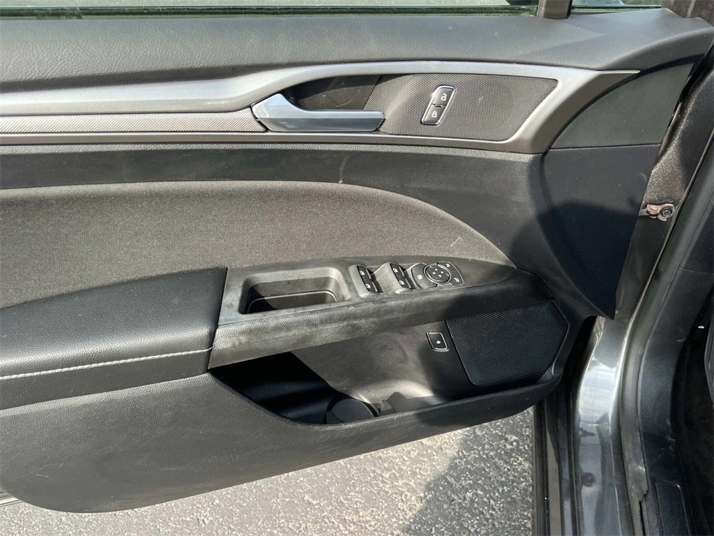 Used 2019 Ford Fusion SE image 14