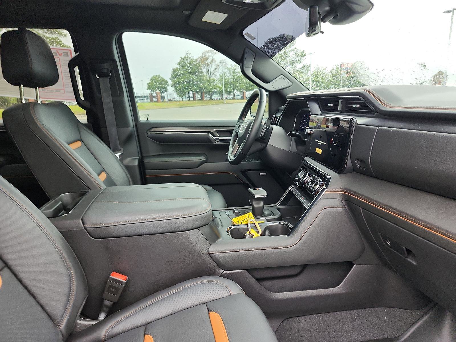 Used 2024 GMC Sierra 1500 AT4 w/ Technology Package image 8