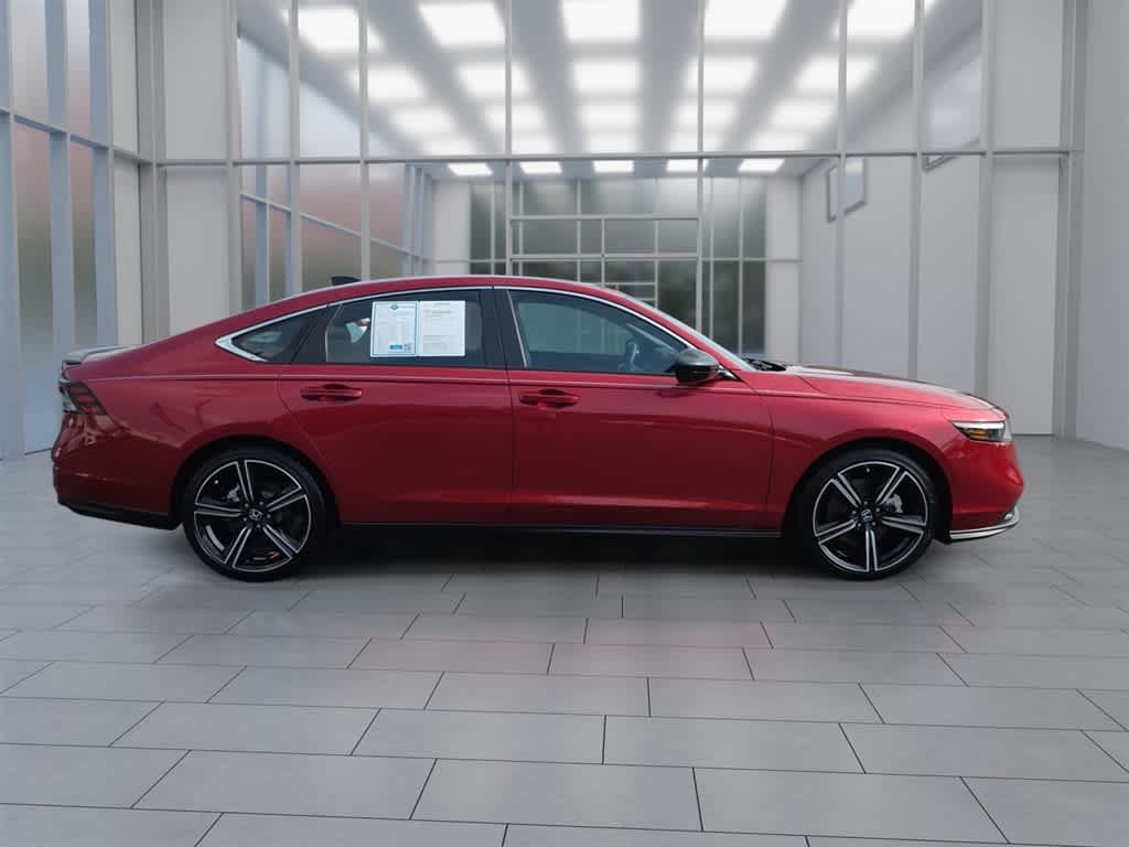 Used 2025 Honda Accord Sport image 2