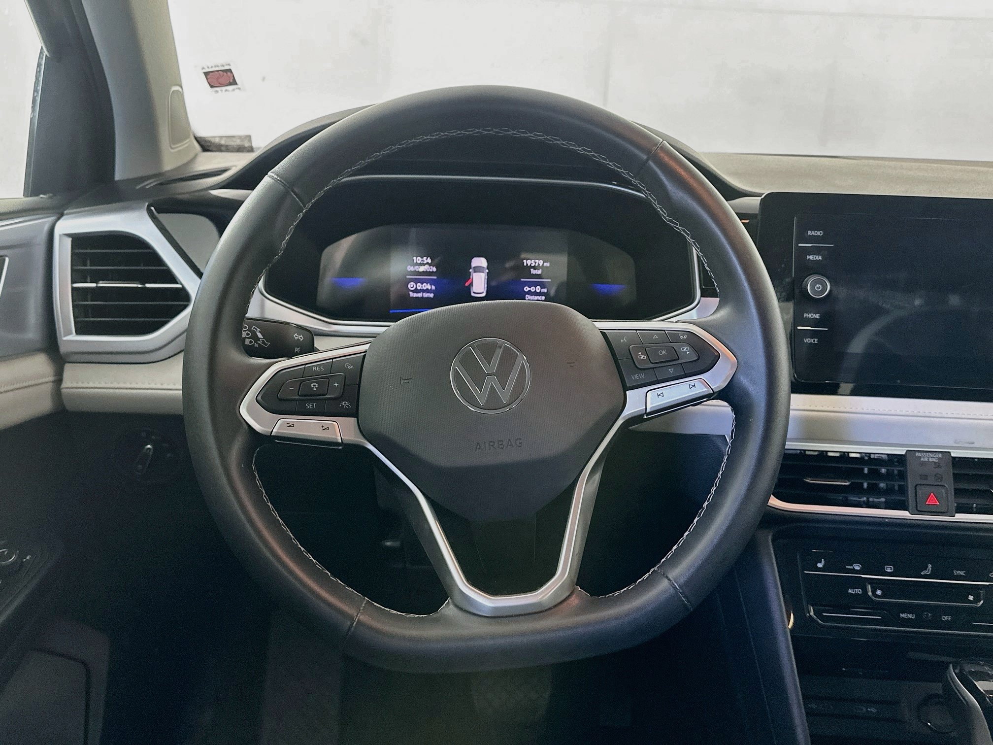Used 2025 Volkswagen Taos SE AWD/4WD image 18