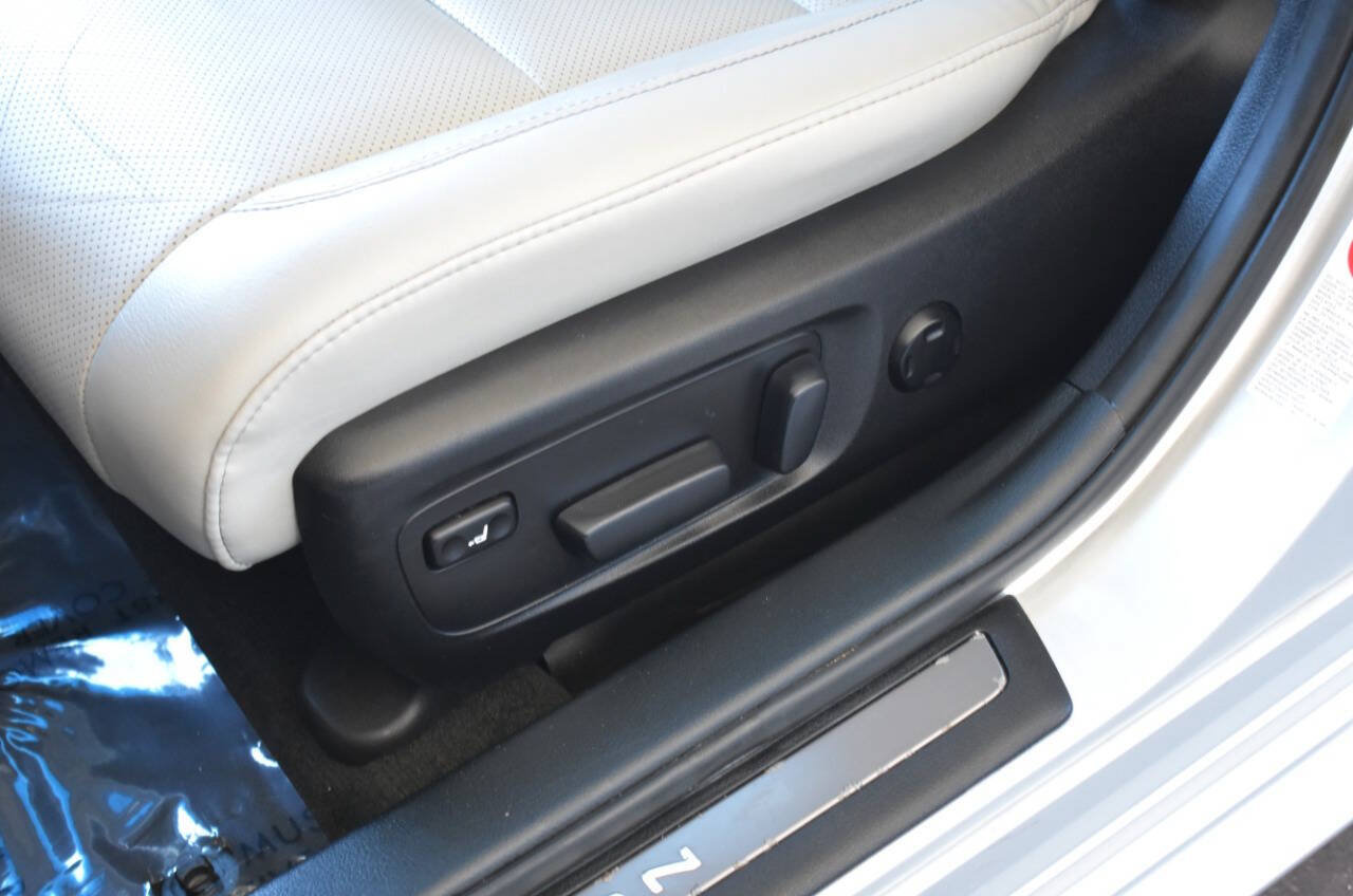 Used 2014 Toyota Avalon Limited w/ Technology Package FWD image 43