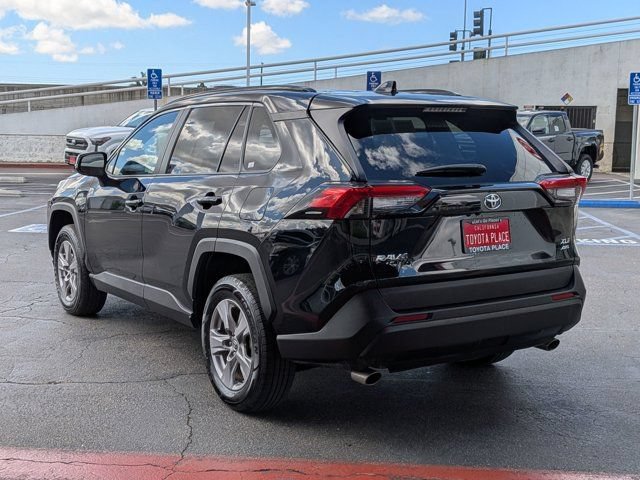 Used 2025 Toyota RAV4 XLE AWD/4WD image 11