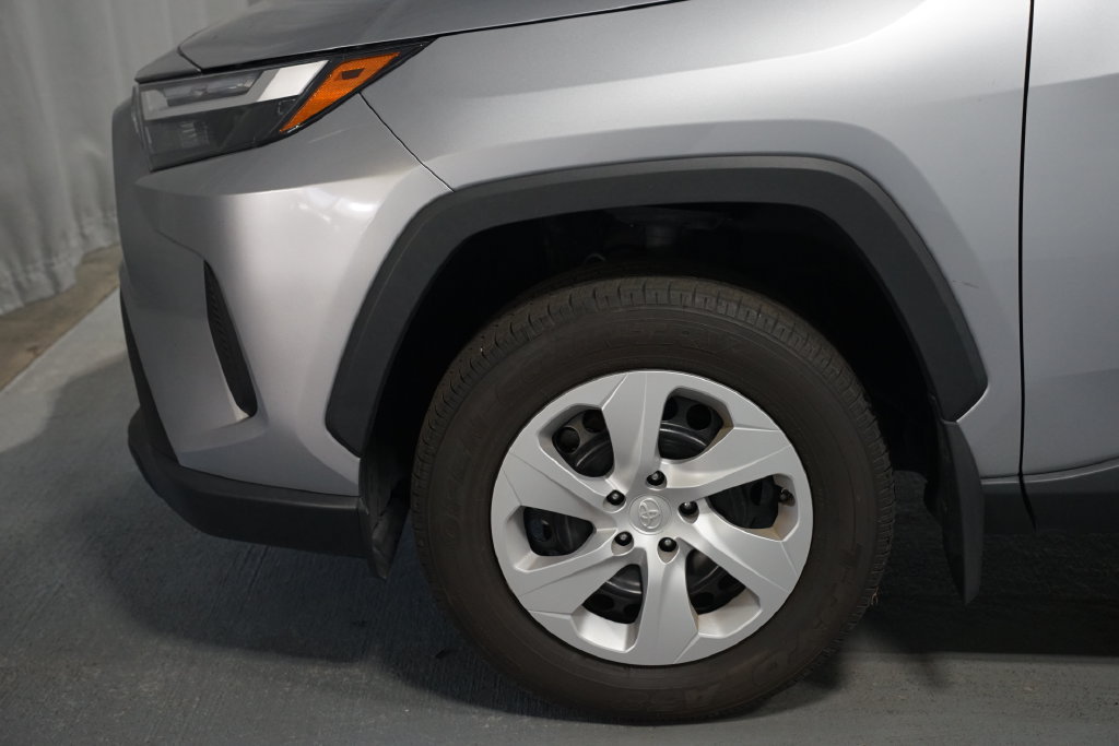Used 2024 Toyota RAV4 LE FWD image 5