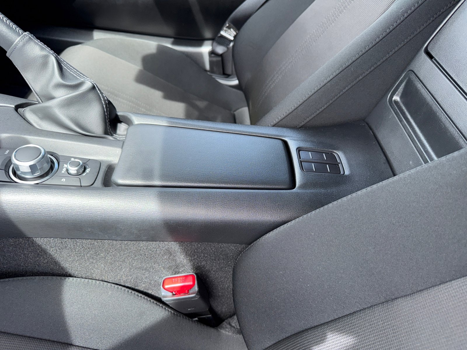 Used 2022 MAZDA MX-5 Miata Sport RWD image 14