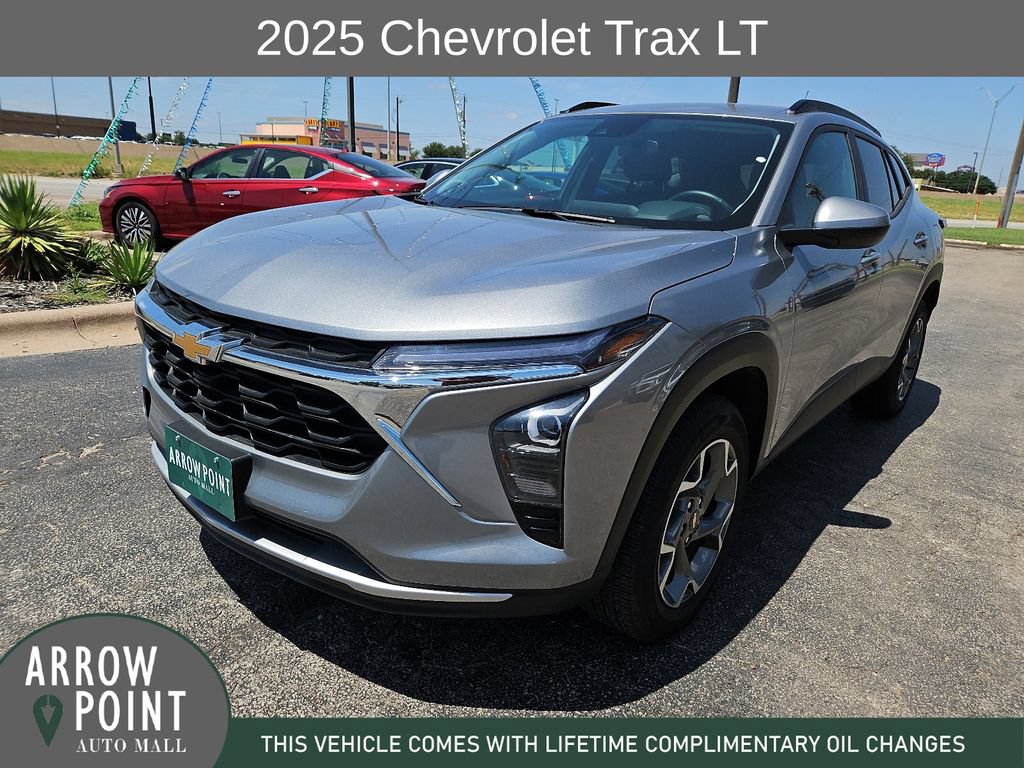 Used 2025 Chevrolet Trax LT w/ LT Convenience Package FWD image 4