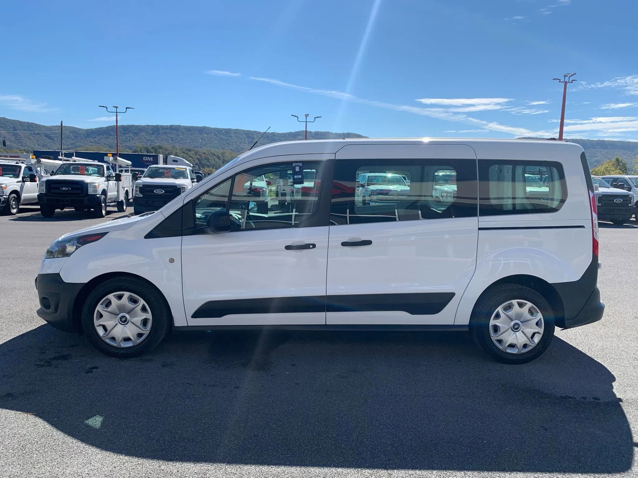 Used 2016 Ford Transit Connect XL image 5