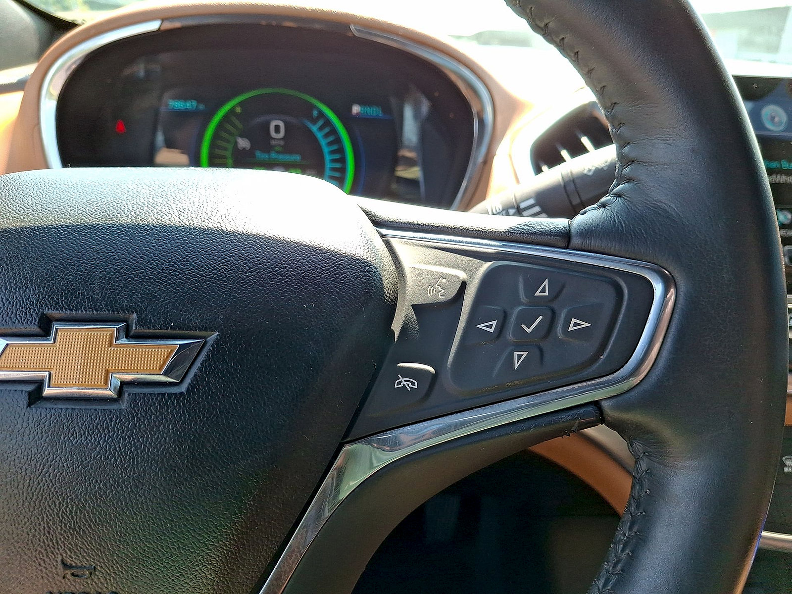 Used 2017 Chevrolet Volt Premier w/ Driver Confidence II Package FWD image 18