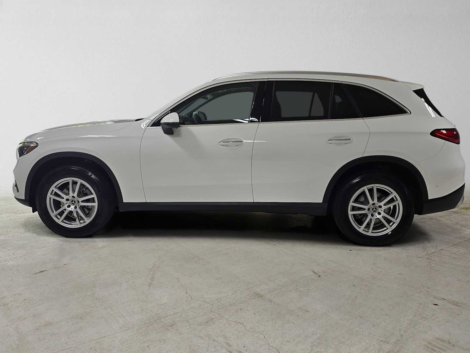 Used 2024 Mercedes-Benz GLC 300 4MATIC image 6