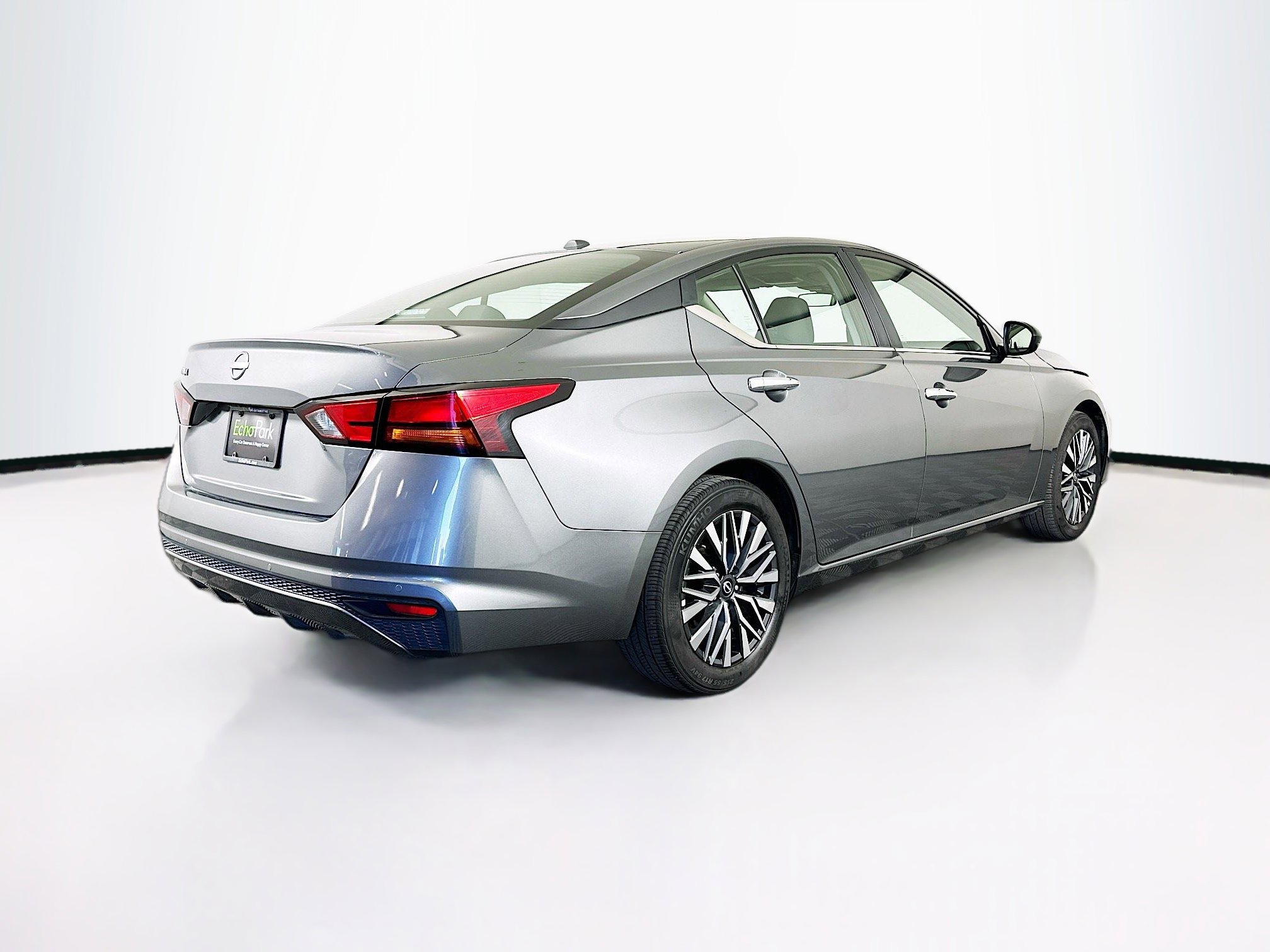 Used 2025 Nissan Altima 2.5 SV image 9