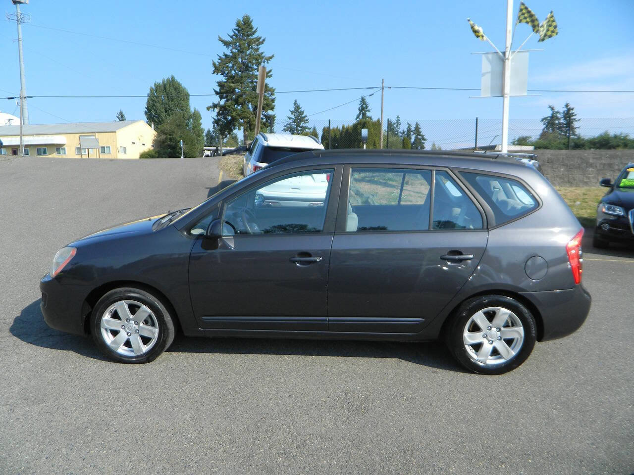 Used 2008 Kia Rondo LX w/ Convenience Pkg image 5