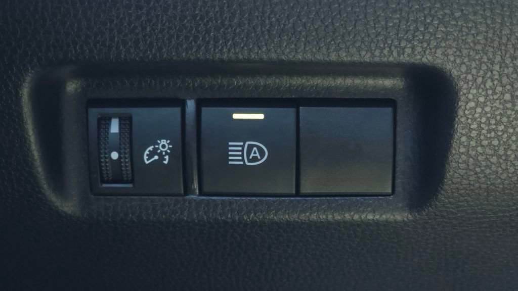 Used 2025 Toyota RAV4 XLE image 28