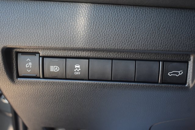 Used 2021 Toyota Venza XLE AWD/4WD image 30