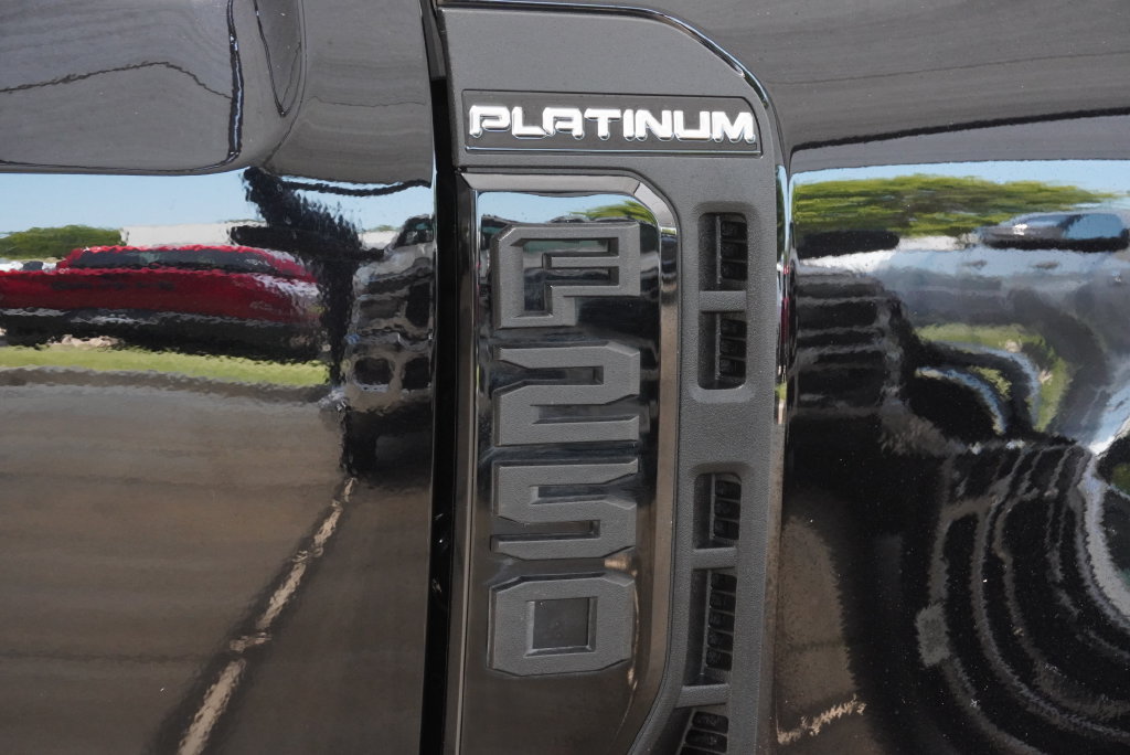 Used 2025 Ford F250 Platinum w/ FX4 Off-Road Package AWD/4WD image 12