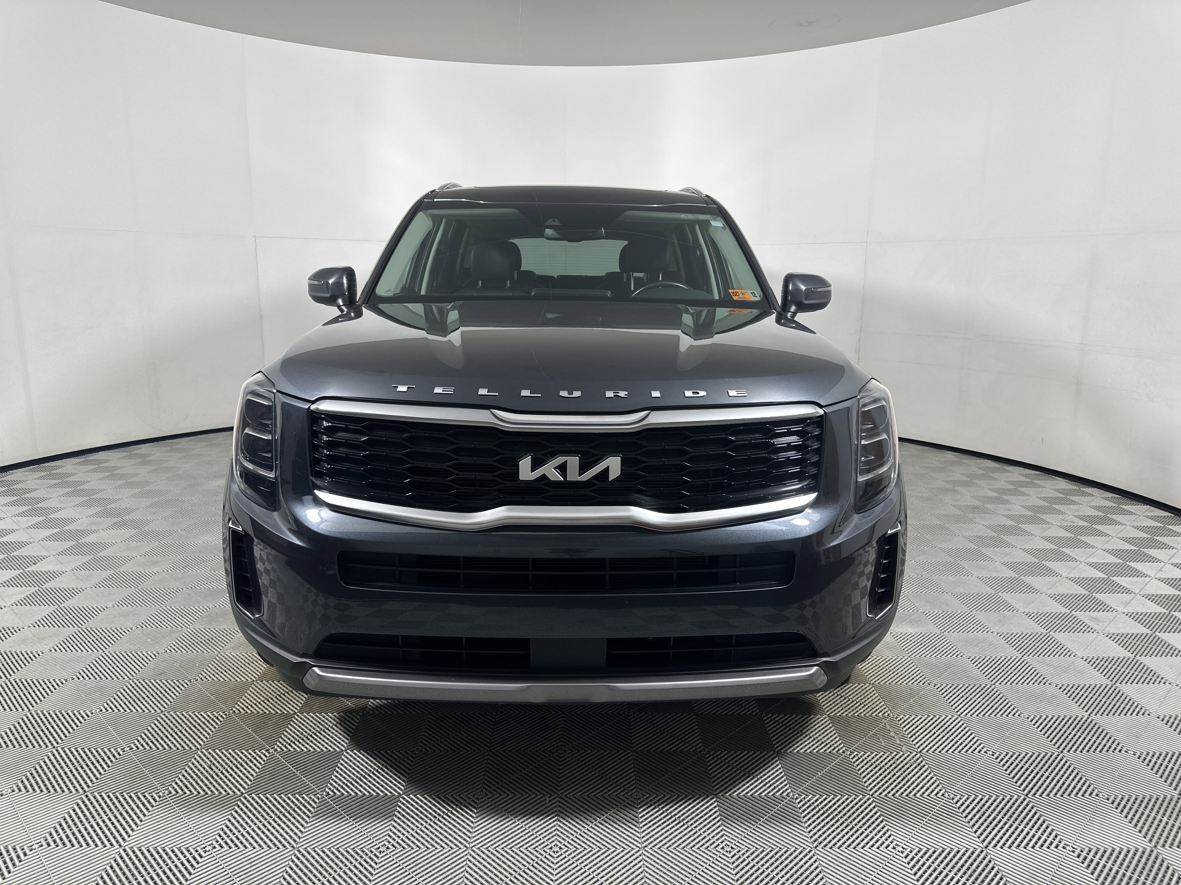 Used 2022 Kia Telluride EX w/ EX Premium Package image 2