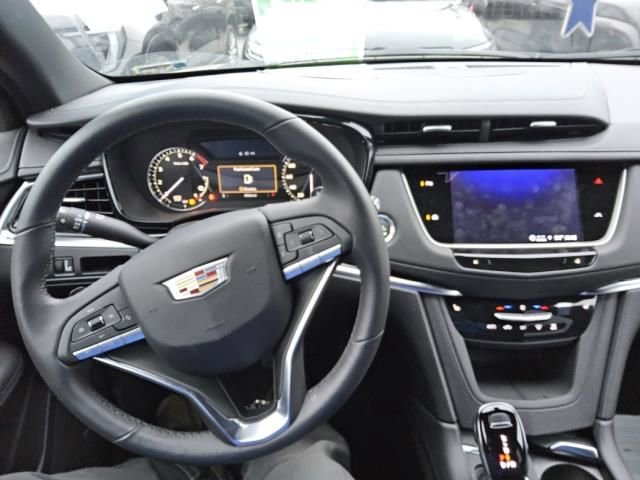 Used 2025 Cadillac XT6 Luxury FWD image 3