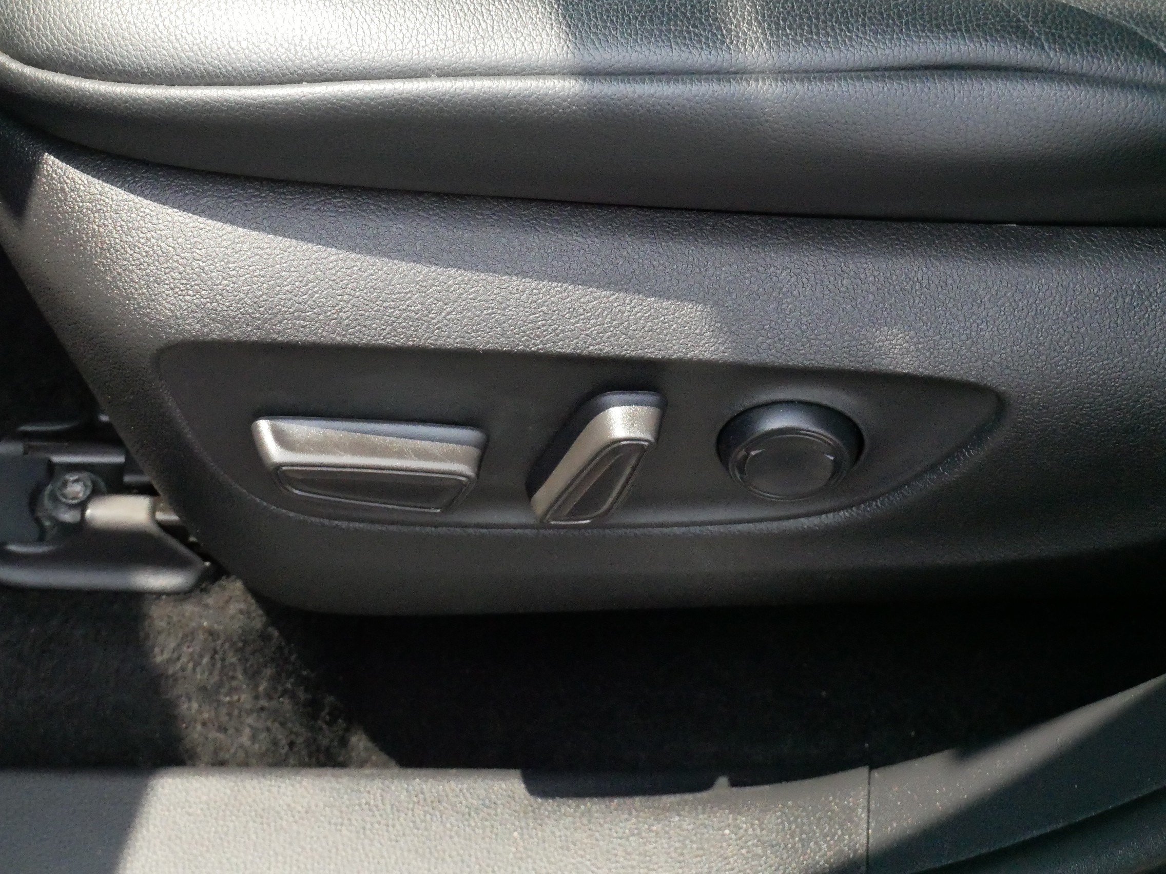 Used 2022 Toyota Highlander XLE AWD/4WD image 20