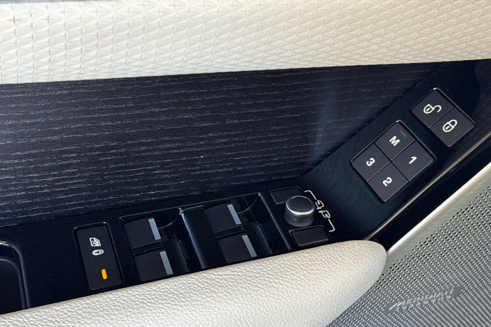 Used 2020 Land Rover Range Rover Velar R-Dynamic S AWD/4WD image 14