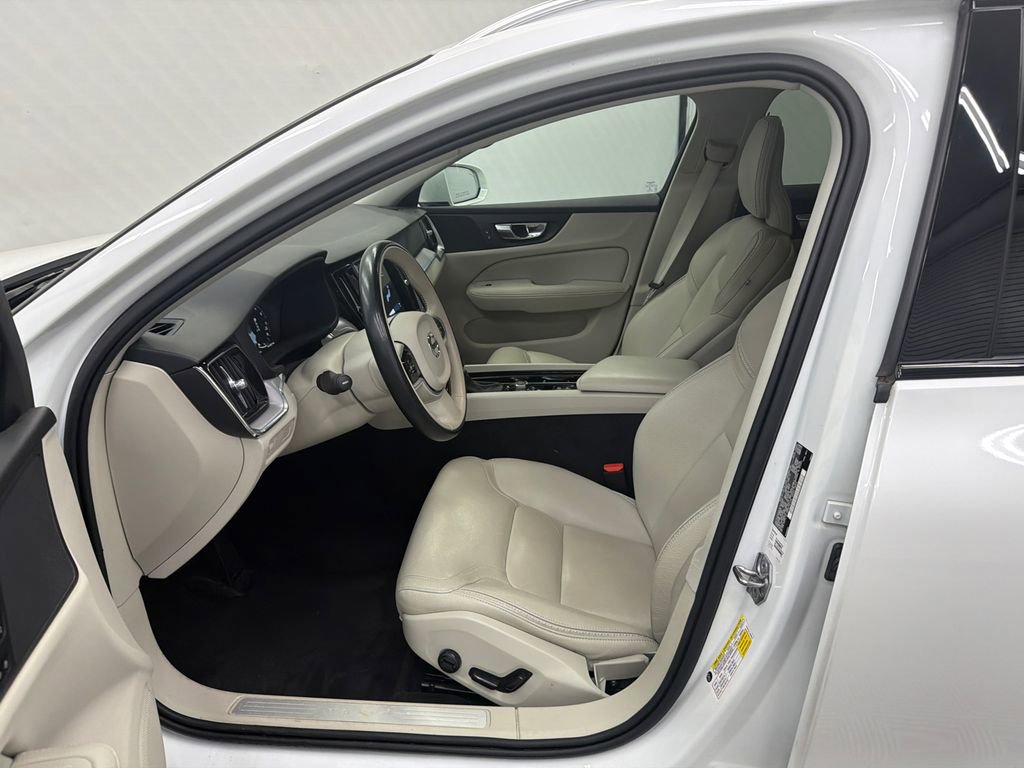 Used 2020 Volvo V60 T5 Cross Country AWD/4WD image 9