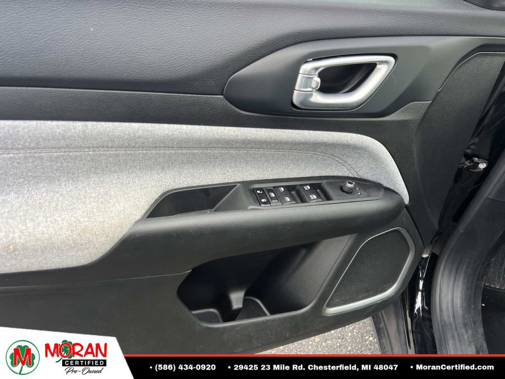 Used 2023 Jeep Compass Latitude AWD/4WD image 14