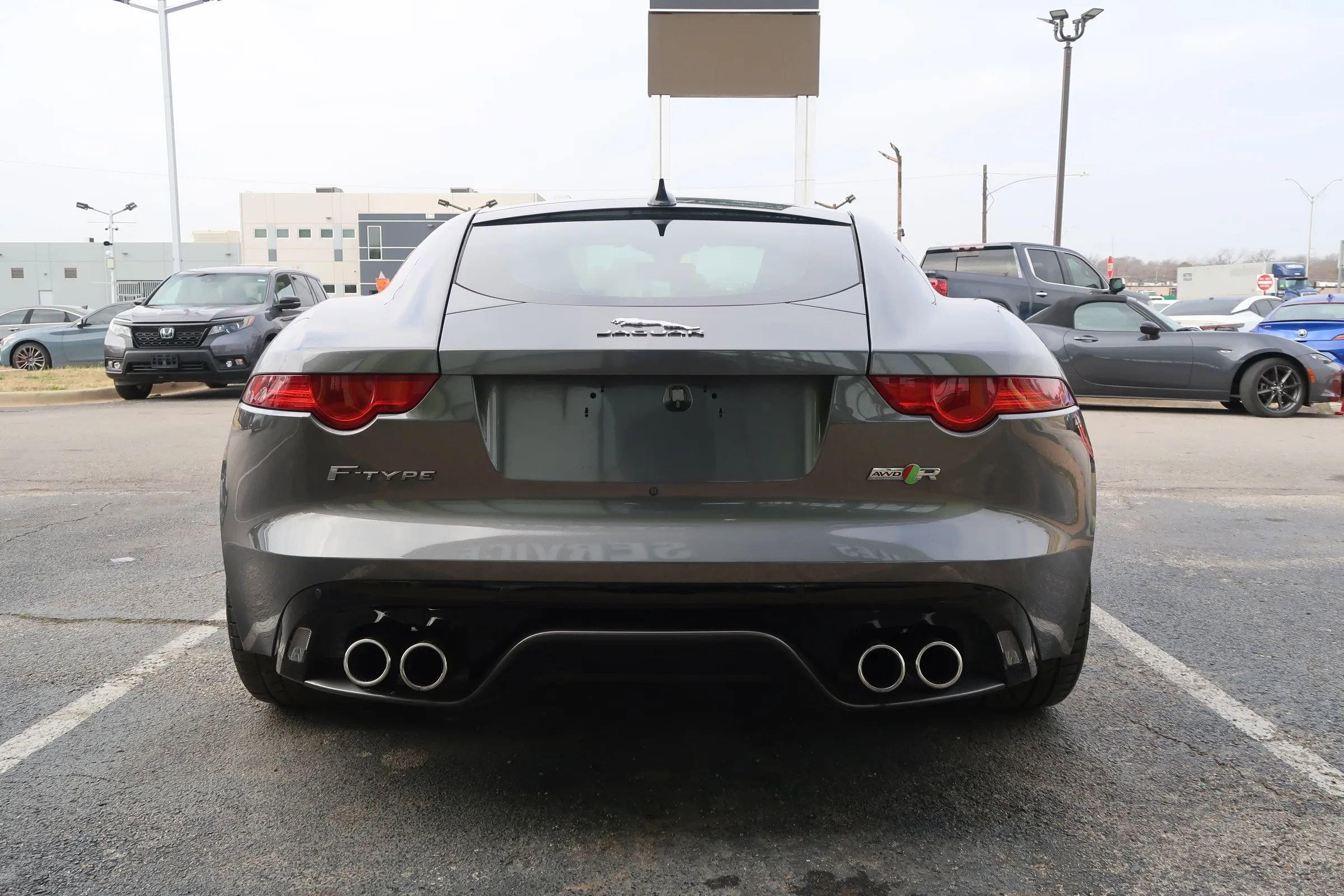 Used 2016 Jaguar F-TYPE R image 9