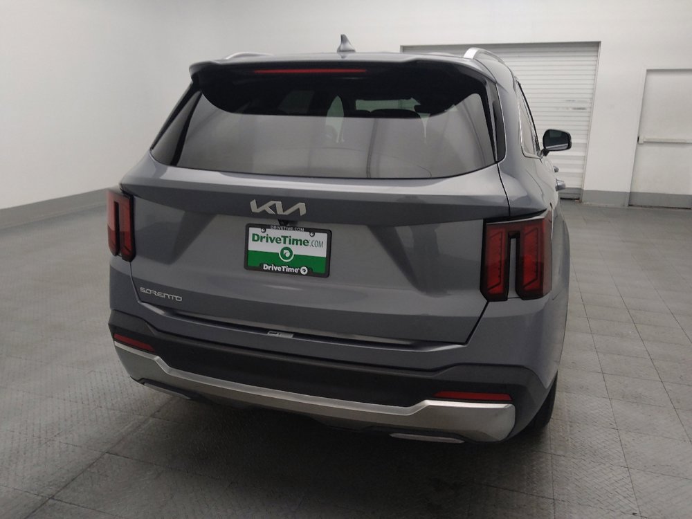 Used 2024 Kia Sorento S image 7