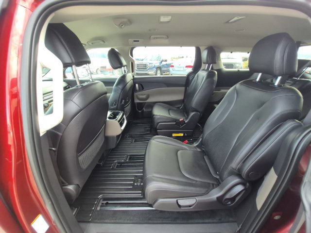 Used 2026 Kia Carnival EX FWD image 12