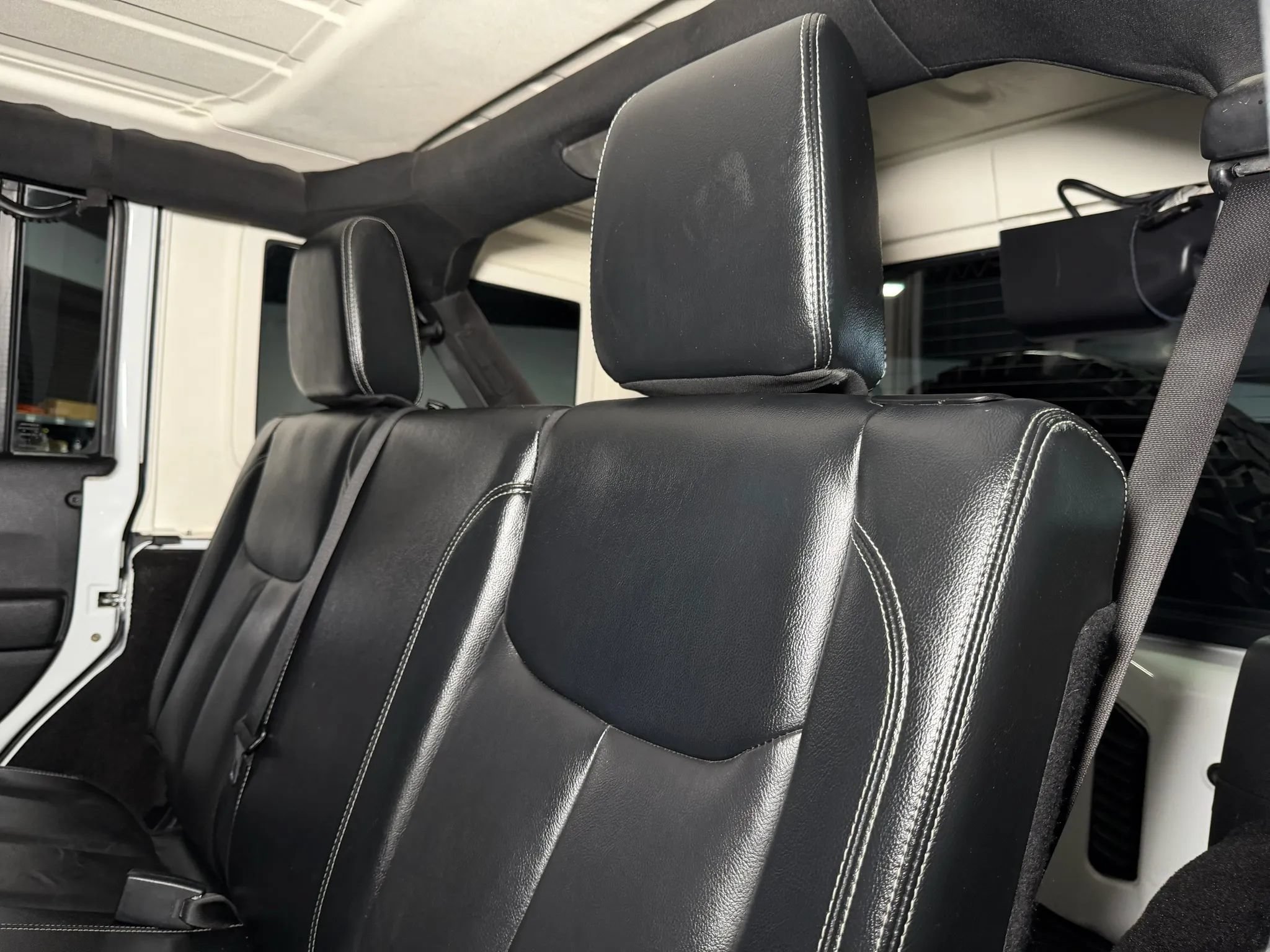 Used 2015 Jeep Wrangler Unlimited Rubicon w/ Connectivity Group AWD/4WD image 20