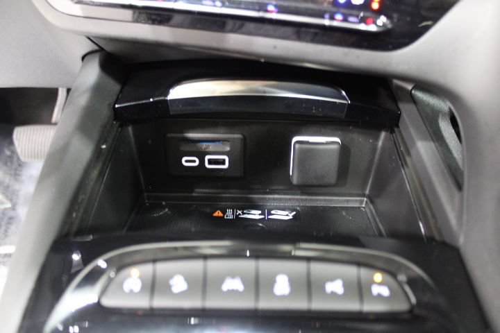 Used 2023 Buick Envision Avenir AWD/4WD image 50