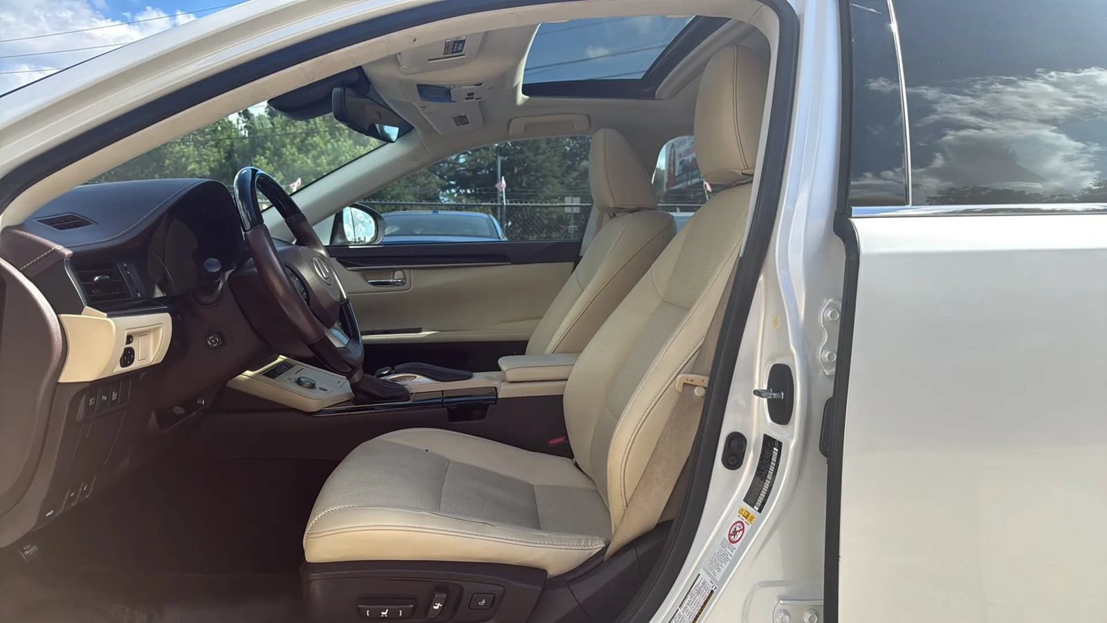 Used 2018 Lexus ES 350 w/ Navigation System Package FWD image 10