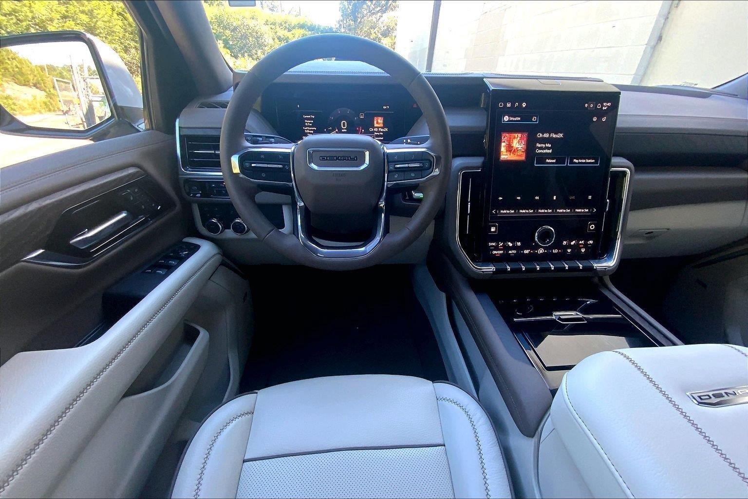 Used 2025 GMC Yukon Denali AWD/4WD image 5