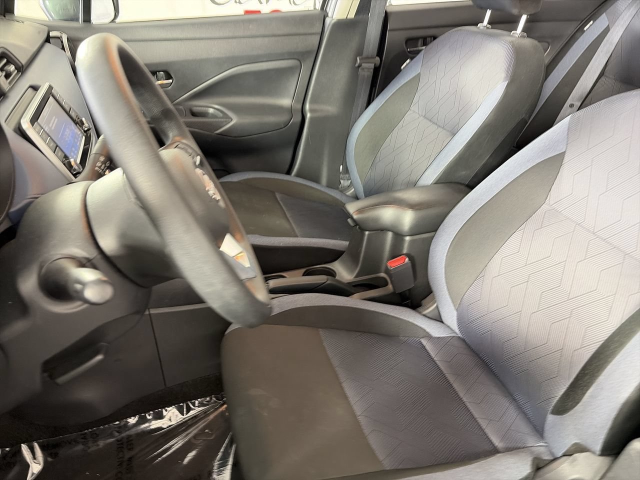 Used 2025 Nissan Versa SV FWD image 19