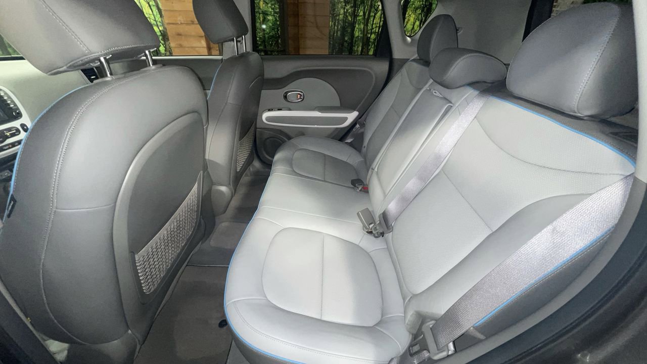 Used 2018 Kia Soul EV + FWD image 31