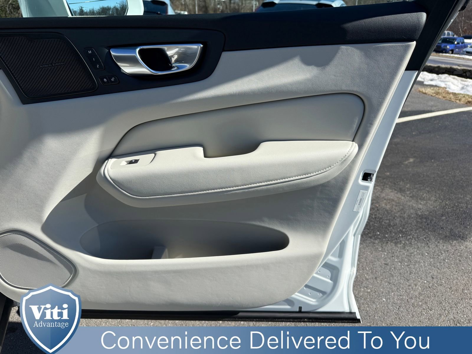 Certified 2023 Volvo XC60 B5 Ultimate w/ Climate Package image 29